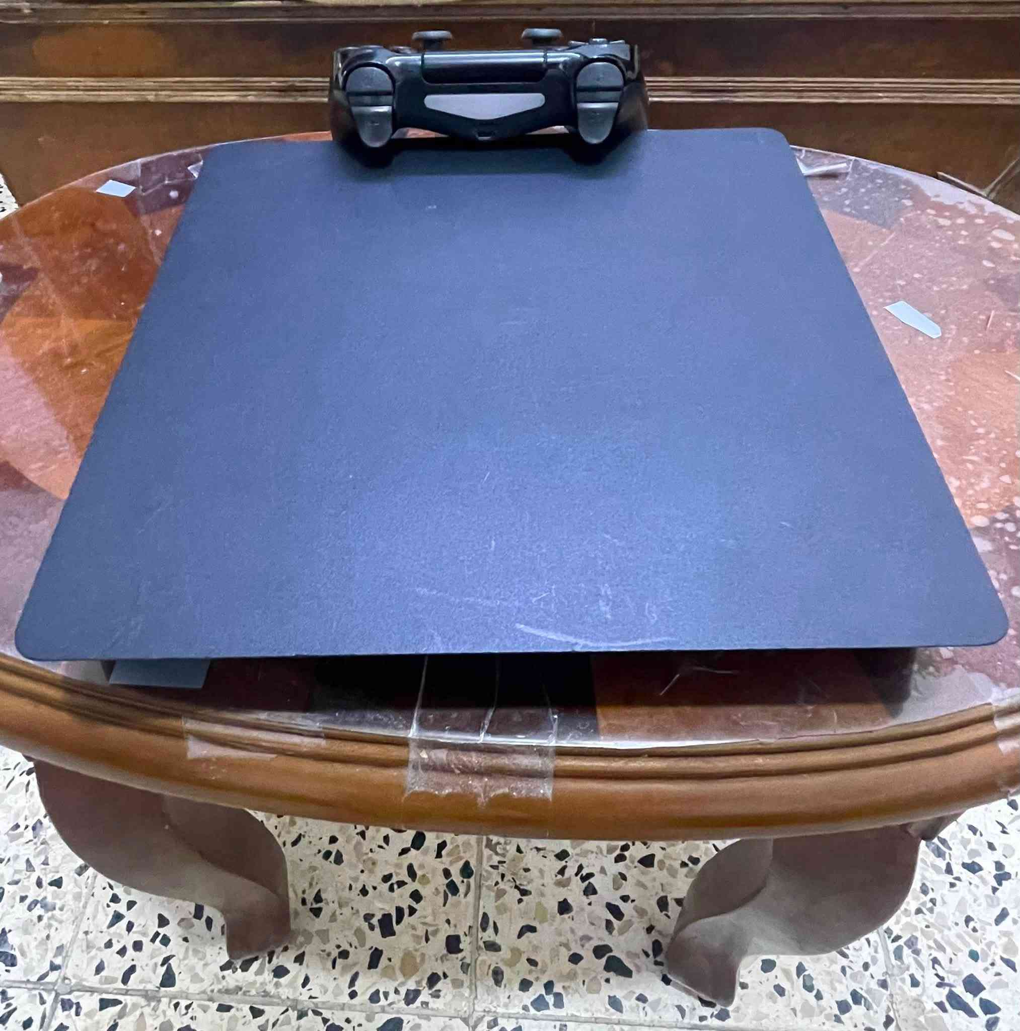 جهاز ps4 اونلاين online استعمال بسيط المساحه 500
جيجا بايت GB

مع الجوستك الأصلي HD مع حساب ps4جديد يكون بأسم المشتري مع كيبل التشغيل الخاص فقط قاعده القرص لازم أتخلي الجهاز وضع سكون يله تقره القرص المكان بغداد /حي الجهاد الجهاز مع العلبه الاصليه للتواصل على الرقم أو الواتساب مع قرص رينبو 6 ووج دوج 

***********

السعر 200،000 الف وبي مجال

