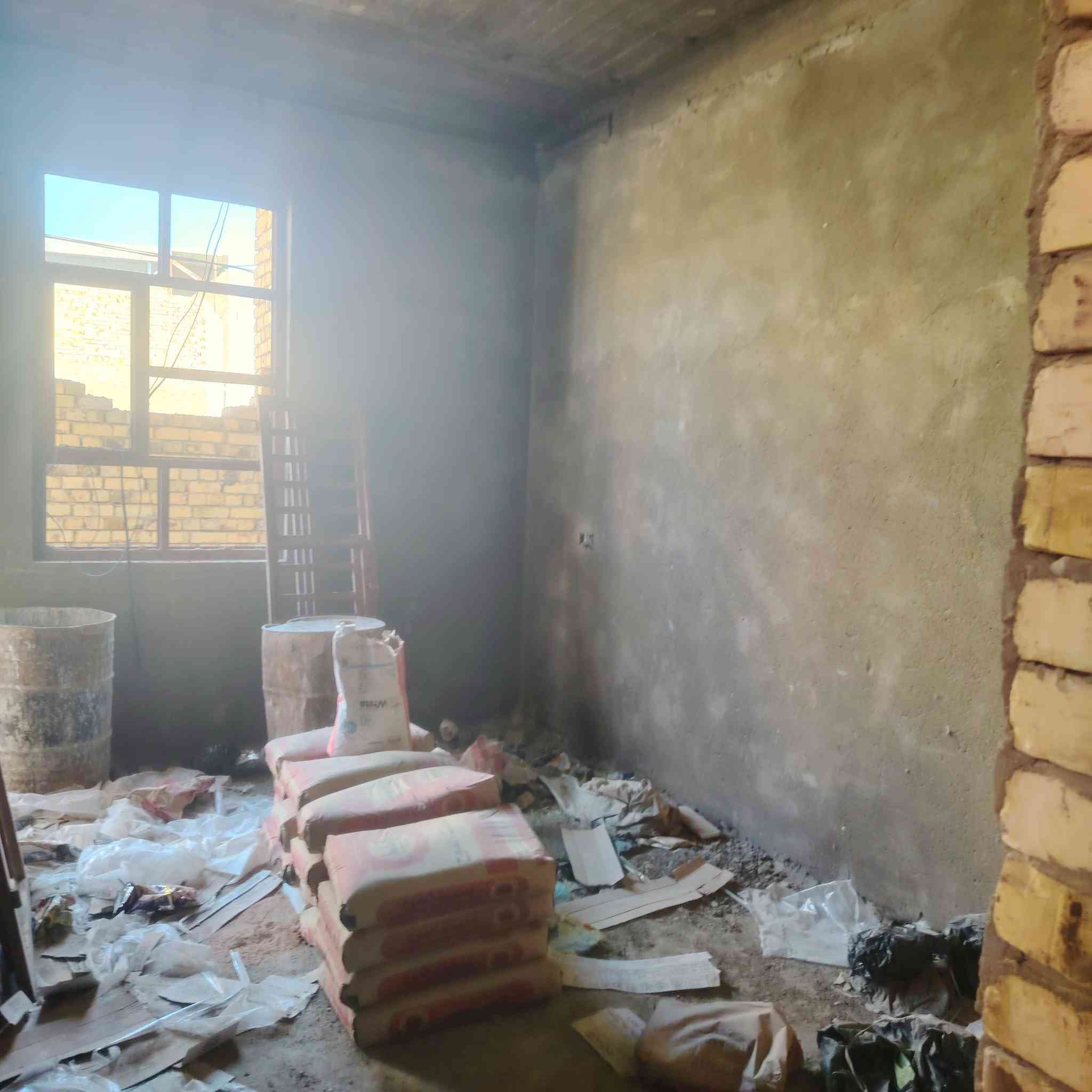 هيكل للبيع حي الامين 
مساحه ١٠٠
الطابق الاول

استقبال+ صاله +مطبخ +غرفه

الطابق الثاني
غرفتين + صاله

استفسار
 ***********
