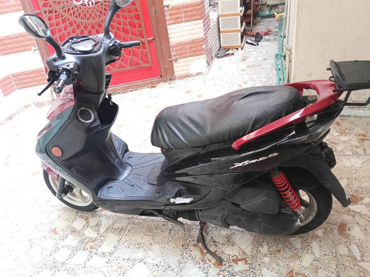 السلام عليكم
دراجة نارية سكنس فحل الد جديدة
سرعة 140+ نوزل +خطين +سلف اصلي
ام طلاعات+ستاند كهرباي حساس+وراقها ابسمي 
كفراتها اصلية+محرك ناعم ومكفول كفاله عامه 
الشراي يتصل ***********
شرط جيب فيتر وتعال فحص براحتك
