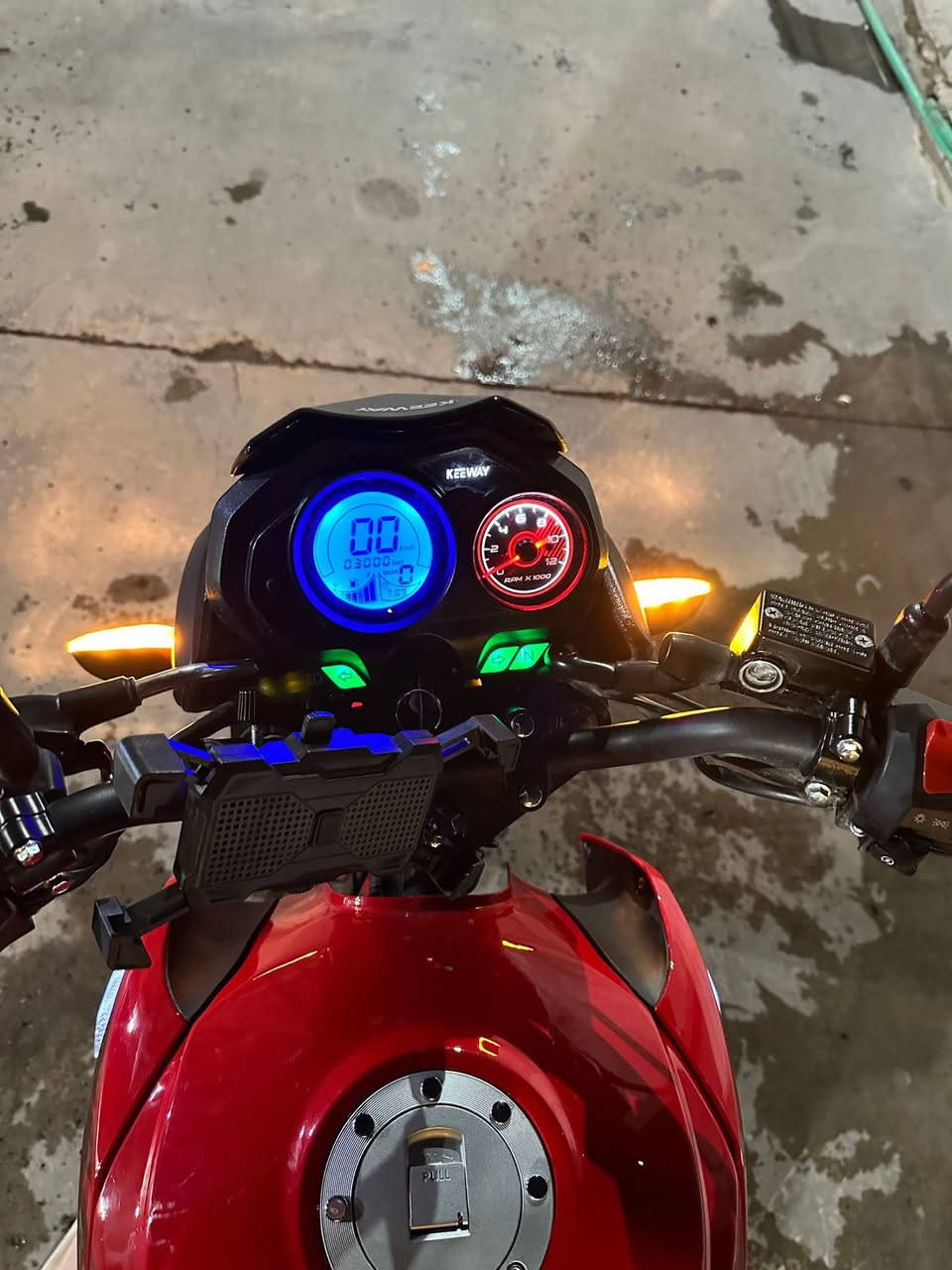 السلام عليكم
دراجه RK
جديده بعدها 
ماشيه 4/الاف حقيقي 
بعدها وضع شركه 
رقمها أربيل شوكت متريد تحويل 
سعرها 2/650
وبيها مجال 
***********
