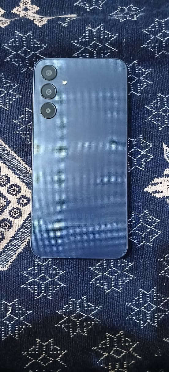 السلام عليكم 
تليفون للبيع 
النوع a25 
ذاكرة 125 كيكا
الشاشة جهاز امبدلة 
وسماعة امبدلة 
السعر 75 الف وبيه مجال 
المكان بغداد الشعلة 
رقم الهاتف ***********
