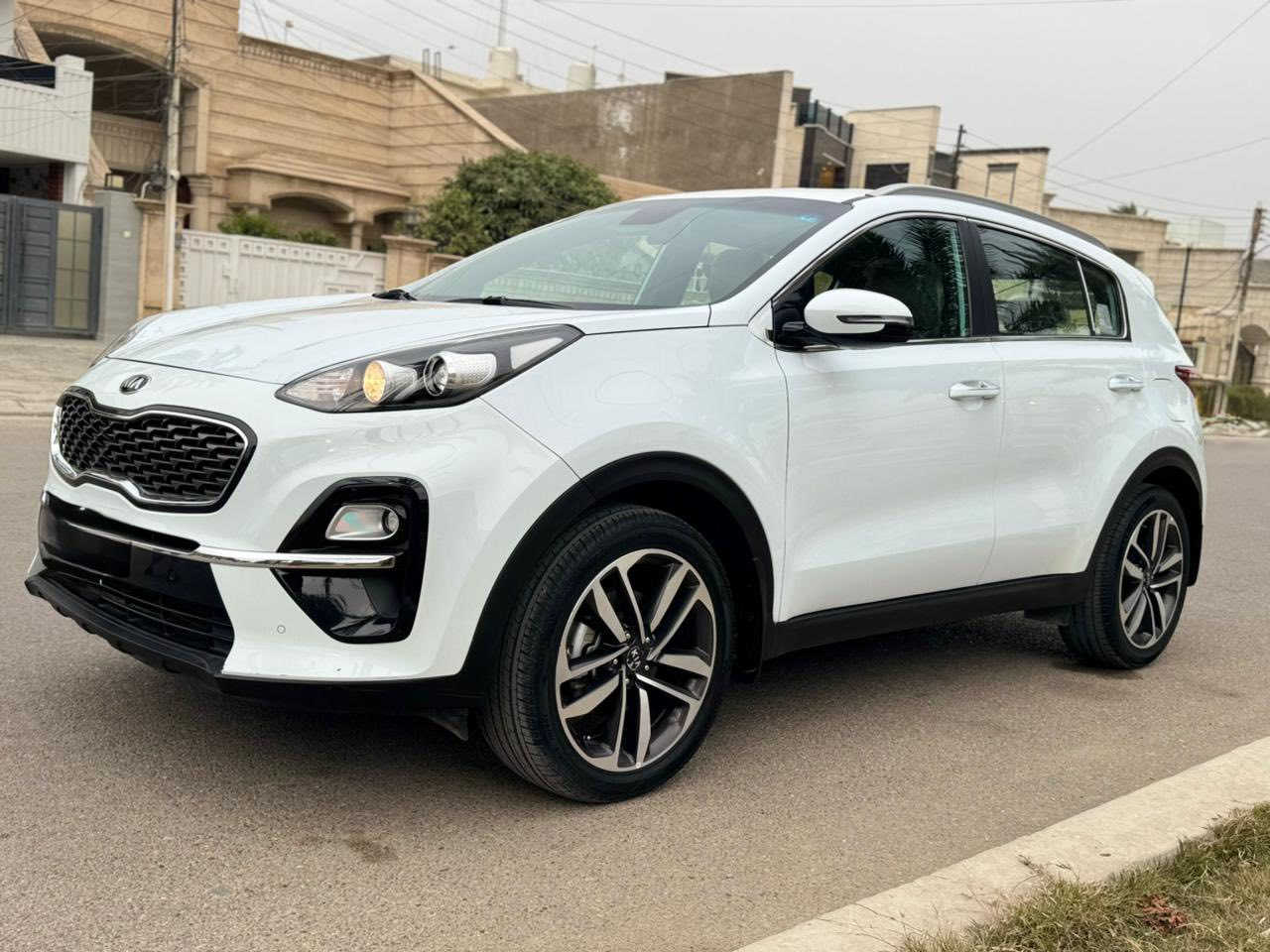 السلام عليكم
سبورتج موديل ٢٠٢٠ خليجي رقم بغداد الجديد ماشيه ٣٦ الف حقيقي عل الفحص مكفوله السياره فقط شخط صغير كد  اصبع السياره جديده وعل ايدنه من الصفر كير محرك صدر كله عل الشركه سويجات وكتلوكات كله ممستعمله وترايه كأنما زيرو مواصفات حساسات ومري كهرباء وتحكمات جهتين وآوامر صوتيه انضمه قياده ايكو ونورمل وسبورت ومحرك ٢٠٠٠ وتبريد امامي وخلفي واشاير بالمري ومري طي السياره جديده بمعنه الكلمه مكانه السيديه سعره ٢١٨ تلفون ***********
