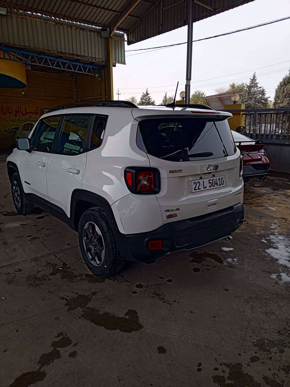 جيب رينيجيد موديل ١٨حادث جاملغ خلفي فقط كير محرك بشرط ***********
