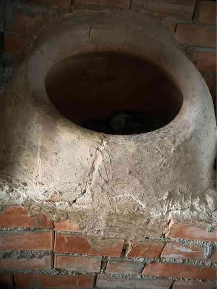 سلاوی خوای گەورەتان لێبێت ئەم تەنوورە بەردەستە شتێکی زۆر ڕێک و پێکە بەس سوور کراوەتەوە ٦ نانیە بۆ کولێرە و مەتعەم لەفەخانە گونجاوە سعریشی موناسبە هەر کەس خوازیارە پەیوەندی بکات گەیاندن بۆ سلێمانی هەیە بە پێی توانا *********** السليمانية
