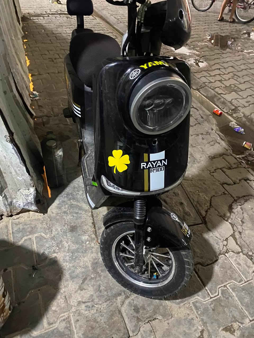 السلام عليكم 

دراجة شحن الريان r900 
 اخت الجديده 

مواصفاتها معروفه ميحتاج واحد يحجي بيهن 

سعر الجديده ٧٥٠ 

رايدها ٥٠٠ وبيها مجال شرط الفحص 

ملاحظة هاي تختلف عن الr9 يعني لا تجي تقارن بينها وبين الr9 
مكاني بغداد الكفاح شارع شيخ عمر 
للاتصال ***********
