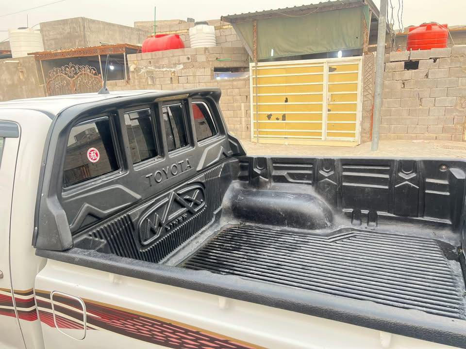 السلام عليكم 
بيكم فلاونزه كويتي 2012
شاصي 19 كفاله عامه بدون صبغ
 فقط بيهه رصعات بسيطه 
كير عادي السياره جاهزه مكينه كير 
رقم ميسان باسمي سنويه 2030
السعر 170 وبيهه مجال 
مكان السياره البصره الزبير
رقم صاحب السياره ***********
