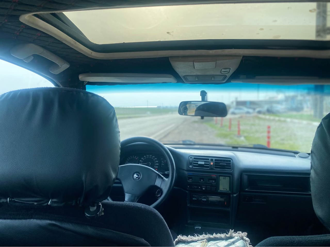 ڤیکترا مودیل ١٩٩٢ رەقەم دهۆک تحویل بە شەرت مەکینە ٢٠ بێ دەعمو لئدراو 
سیلایت  abs گێر عادی 
چوار تایەو ویلی تازەی لەسەرە 
نوکەی دەەزی پئوە نیە 
پێش و پشت کەپس وەرگەراو برانەوە بە شەرت  گێرو مەکینە و تەقەو رەقە هەموی بە شەرت ٤ وەرەقەو نیو خرامەی لەسەرە دوای معامەلە وەری دەگریەوە 
ژم ***********
*********** شقلاوة, أربيل
