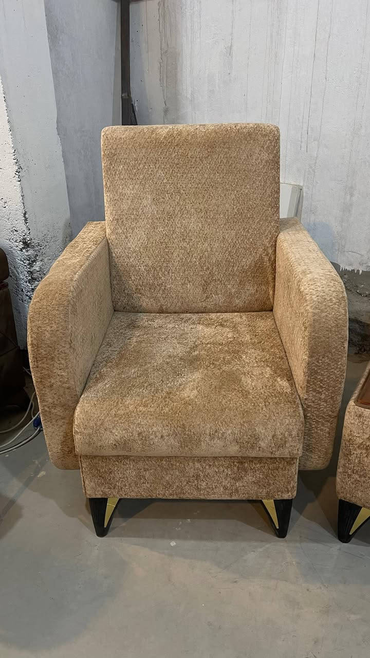 اللهم صل على محمد وآل محمد
عرض خاص – مجمع الهادي للأثاث 🔥
تخم ديوان موديل جديد وفخم ✨
تصميم عصري يضيف فخامة للبيت ومريح جداً بالجلوس.
✔️ قماش قوي وجودة عالية
✔️ مناسب للصالات والدواوين
✔️ تشطيب مرتب وشكل راقي
💰 الأسعار : من250 ألف الى 900 الف وأيضا يوجد ضمان لمدة 5 سنوات


**إذا كنت صاحب هذا الإعلان وتريد حذفه لأي سبب، رجاءا أرسل رسالة إلى الدعم الفني**