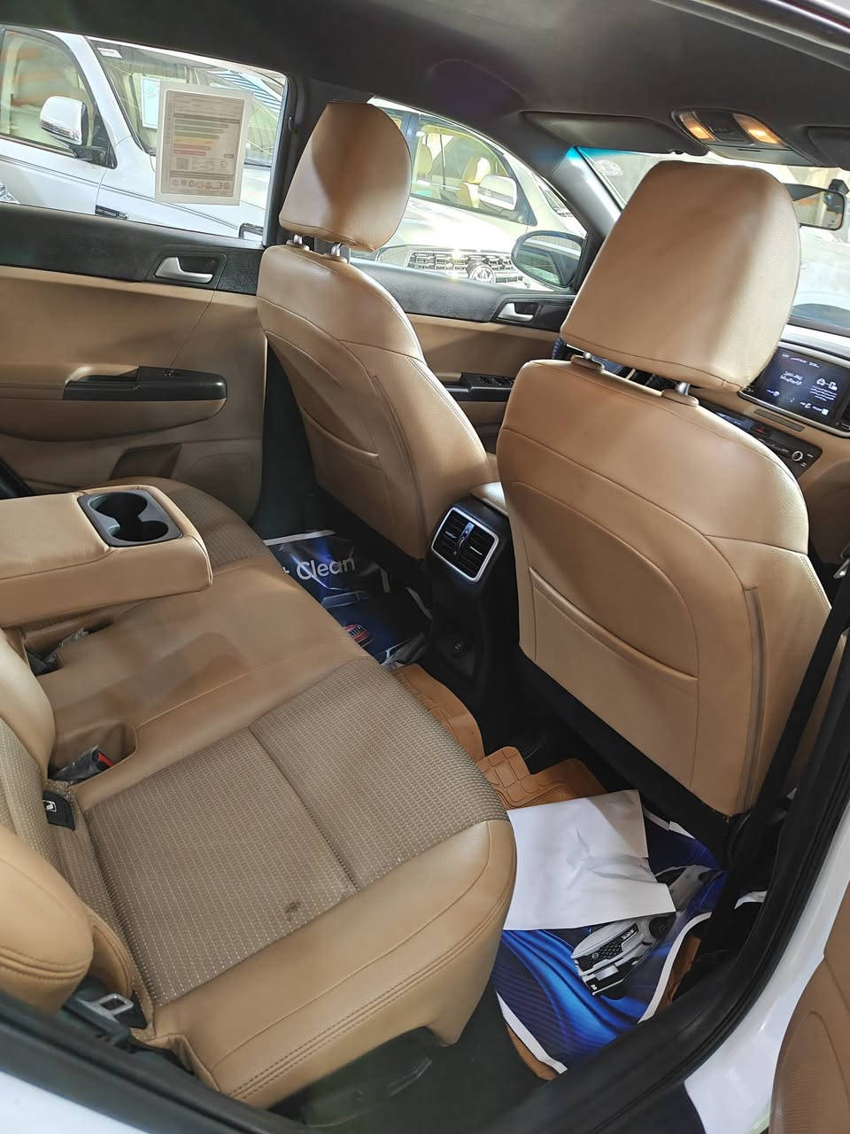 تحيه طيبه السلام عليكم
كيا سبورتج 2021 
(خليجي) 
محرك: 2000 دوش 
عداد مشي  54 ألف 

مواصفات 
1_شاشه 
2_كامره خلفية 
3_شاشه اعطال 
4_قطعتين تبريد 
5_فول حساسات
6_رادار امامي خلفي وجانبي 
7_نقط عمياء 
8_اشاير مري 
9_تحكم وضعيات قيادة 
10_ويل كب بلاد
11_كشافات اماميه 
12_داخل لونين 
13_فول تحكم ستيرن 
رقم بغداد دولي باسمي 
215 ورقه 
أي استفسار 
***********
مكان بغداد البياع
