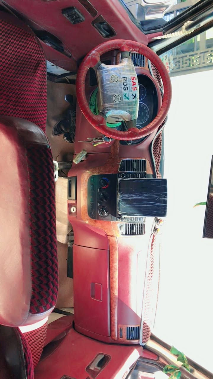 السلام عليكم فتون موديل ١١ كامله من كلشي محرك گير اكسن خير من الله مصفره هيئه وغرامات ورقم بغداد انكليزي وخطه حلو باب المعظم حسينيه السعر75وبيه مجال للشراي   والسياره بأسمي وشرط التحويل ثاني يوم مكاني بياع الرقم***********
