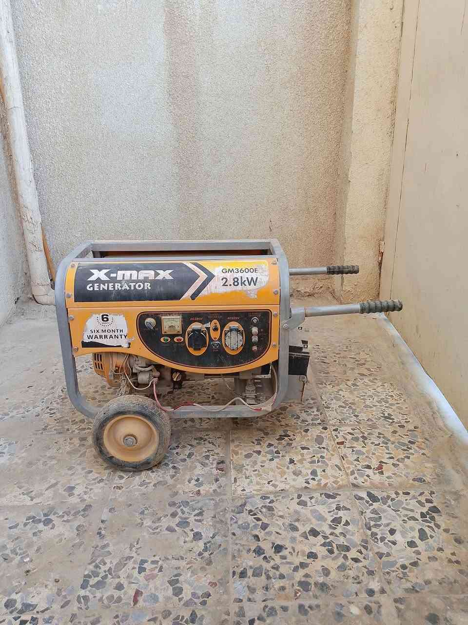 للبيع مولدة 10 امبير مستعملة شغالة سلف هندر السعر 190 الف ***********
