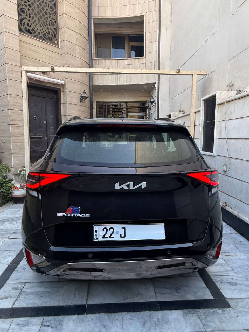 ✨ للبيع: كيا سبورتج بلاك إديشن 2024 ✨🚗
معروض للبيع سيارة كيا سبورتج Black Edition موديل 2024 🔥
🔹 شبيهة الـ GT Line من حيث المواصفات والشكل الخارجي
🔹 لون خارجي مميز بالأسود الكامل (Black Edition)
🔹 كاملة مواصفات ما عدا تبريد الكشنات فقط
9000km اخت الزيرو

📌 مواصفات بارزة:
✅ شاشة وسطية كبيرة مع نظام ترفيهي حديث
✅ مثبت سرعة + تحكم ستيرنغ
✅ بصمة تشغيل ودخول ذكي
✅ كشنات جلد + فتحة سقف بانوراما
✅ تايرات رياضية مميزة
✅ حساسات + كاميرا خلفية

⚡ السيارة بحالة ممتازة / وكالة / ماكو أي ملاحظات
السعر 35.250 مليون وبيها مجال حگ الجيه
***********
