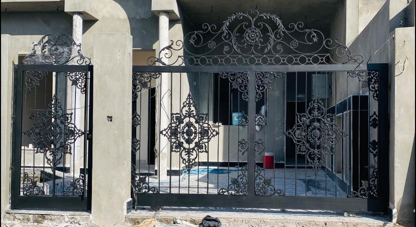 شغلي لعمل كافه انواع ( لحداده أبواب القاصة .. الابواب خارجية ملكية .. و محجرات ملكي شبابيك ✨سقايف جينكو سندويج واجهيات كابون شغل ديكورات  👑فوق نضيف )✨وبأسعار مناسبة جدا 
للإستفسار (***********) واتساب💫
                 (***********) واتساب
شارع الحدادين مقابل محطة نفط
