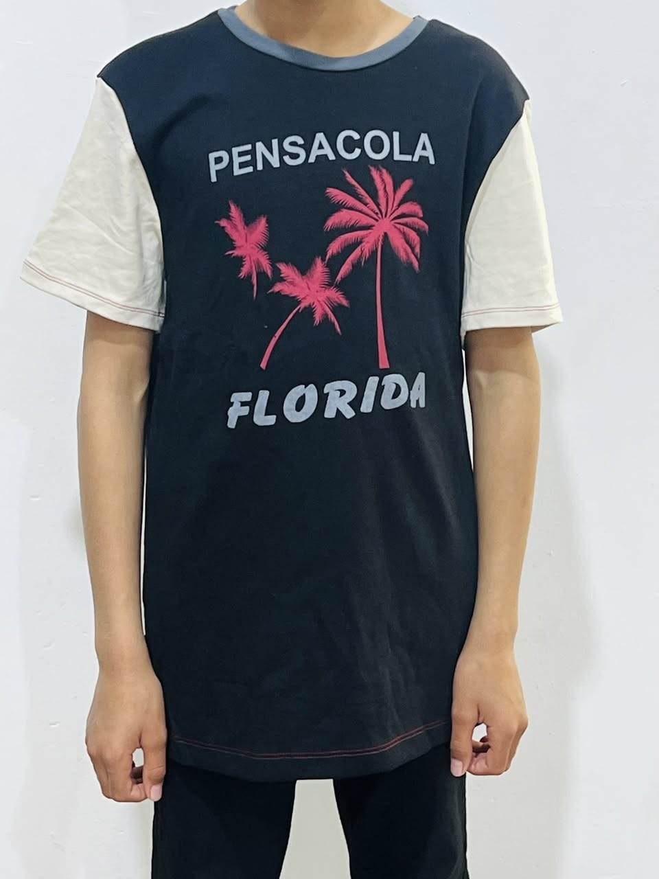 السلام عليكم اخواني عندي شلعة بديات رجالي شبابي 16 درزن جبتهم وما صار المشروع والله ماخذ القطعه على 2500 اريد. القطعه ب 2000 دينار 
*********** 
اي استفسار توصيل موجود
