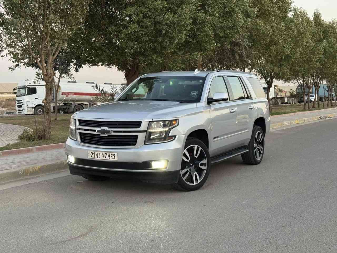 السلام عليكم
***********

للبيع شوفرليت تاهو RST محرك( 5300 ) 8 سلندر

ماشية 100 الف كم 
مواصفات السيارة 

بصمة تشغيل + تشغيل عن بعد

كامرة دوارة 

تحكمات ستيرن جهتين

كراسي كهرباء جلد 

كراسي تدفئة تبريد

كراسي خزن ميموري 

صندوق كهرباء 

شاشة كبيرة + قاصة 

سستم صوت BOSS
وبيها بعد هواي مواصفات ماذكرتهن 

السيارة بيها 4 قطع صبغ تخريب + سرقة 
بدون شواصي بدون دواخل 
كير مكينة مكفولات 
صدر امامي خلفي جديد 
السيارة جاهزة مابيها شي ترايها للبصرة
السعر 255 وبيها مجال 
مكان السيارة بغداد
