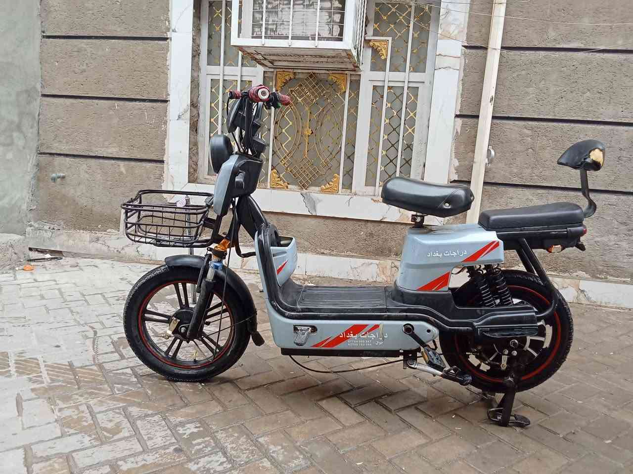 السلام عليكم دراجه شحن للبيع بطاريات جديدات بريكات جديده تايرات جديده السعر 300رقم الهاتف 📱/***********
