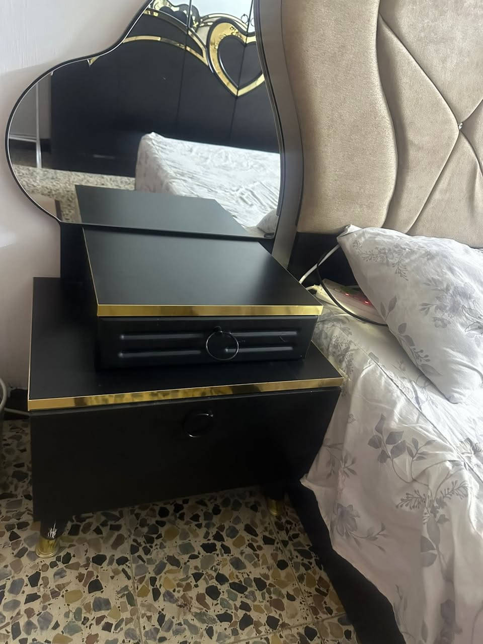 غرفة ايطالية مستخدمة شهرين فقط نظافة 100%
750 الف وبيها مجال قليل

مكاني بغداد واتساب ***********
