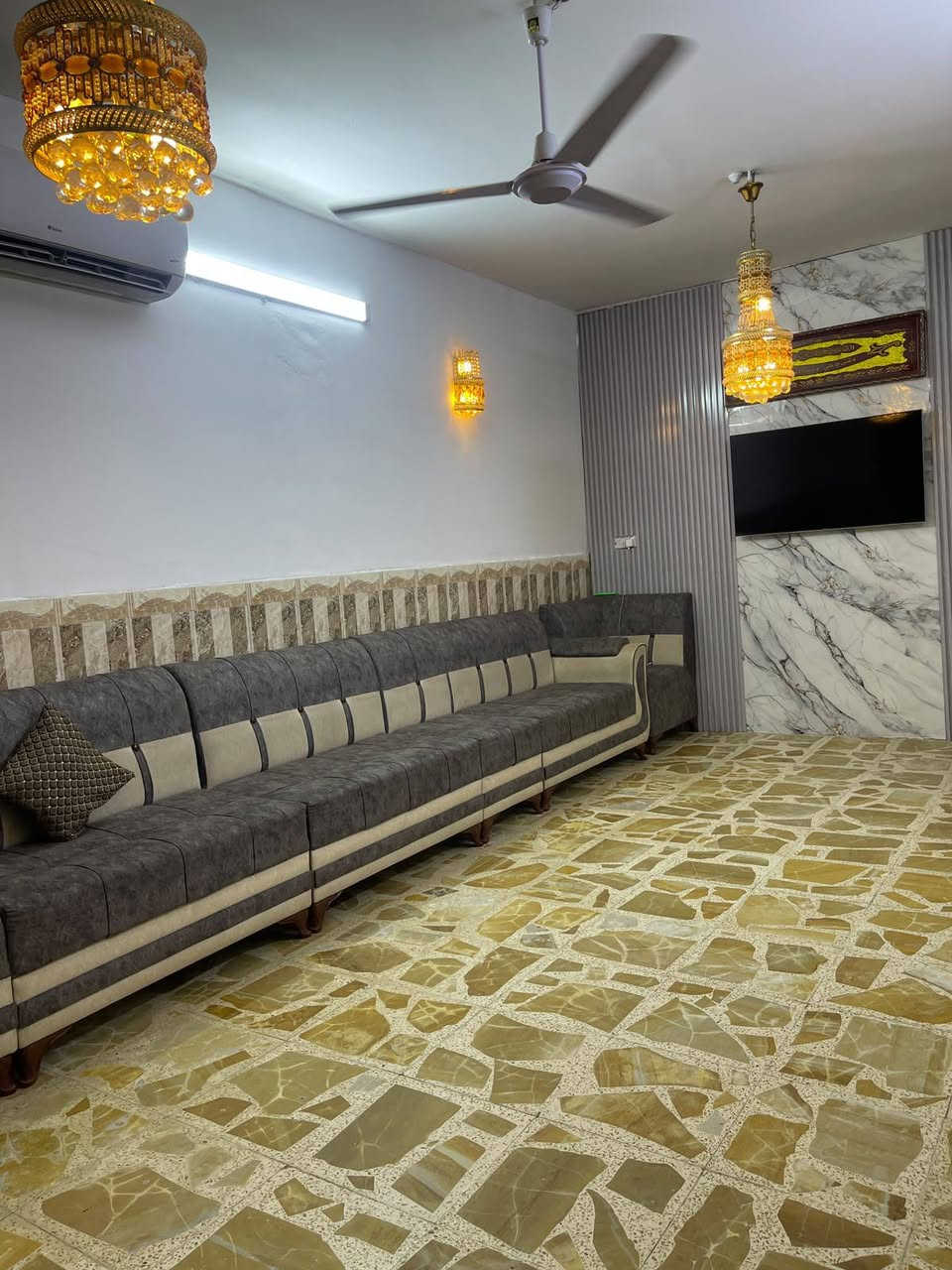 السلام عليكم بيت 150متر الشعله ام نجم يحتوي على 6غرف نوم وصاله ومطبخ و3ثلاث حمامات التواصل ع الرقم
***********
