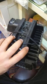 بلي فور جديد 5مرات مشغله بس كامل يو بي. اس يدات 2 اقراص 2 براد هم وياه...