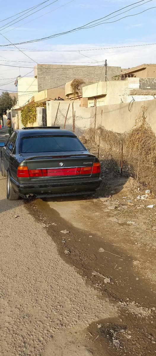 سلام عليكم للبيع بيئم دبليو موديل 1998 سياره حلو ونضيفه رقم بغداد تحويل ثاني يوم كلشي مانقصها كير محرك جديد كهربائيات كلها شغاله مكان صلاح الدين تكريت السعر 50 وبيها مجال الاتصال علا رقم ***********
