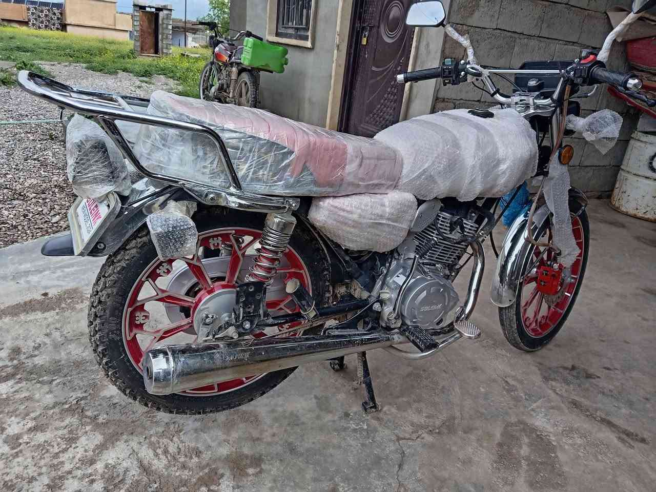 اسلام عليكم دراجه سونلنك ٢٠٢٤ للبيع بعدو جديد شركه مامطخوخ خلاص ماعاده تاير خلفي مبدل جديد
ولباقي شرط شركه. السعر ٦٨٠ وبي مجال قليل
المكان /شميط. /***********
