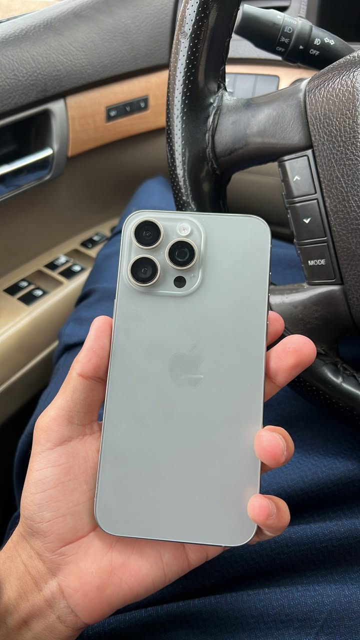 ١٥ برو ماكس عربي شرق اوسط ذاكره ٢٥٦ بطاريه ٩٦ كلشي جهاز اجو جديد متواجد بالشطره والدوايه 
***********
