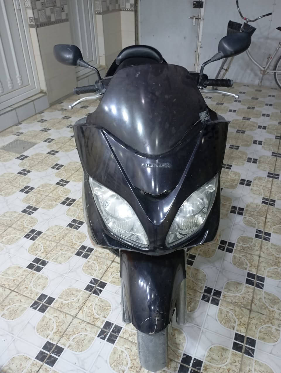 السلام عليكم إخوان دراجه فورزا 8/0 مكفوله كفاله عامه من اي ضرر أوراق اصوليه مكينه برغي ممفتوح بيهه تاخذه تصرف عليهه بس بانزين ودهن كهربائيات حته اكلوب الجنطه شغال السعر ١.٤٥٠ وبيه مجال للطيبين للاتصال ***********
