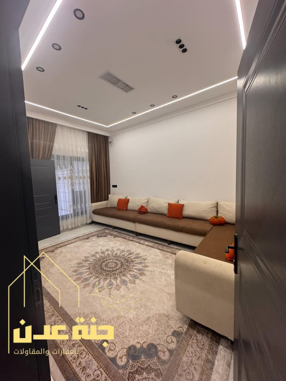 🏠دار بناء حديث
   موقع مميز للبيع
~~~~~~~~~~~
البيت فول فول✔️
نظام دكت سقف مغربي✔️
دبل جام المنيوم✔️
~~~~~~~~~~~
طابو ملك صرف✏️📋
~~~~~~~~~~~
📐المساحه:125
📐الواجهة :-5م
شارع  10م
~~~~~~~~~~~
📍الموقع :حي عدن مقابل جامع تحسين صوراني وخلف مرطبات عرفه

~~~~~~~~~~~
💸السعر :علق بكلمة طيبه يوصل السعر
~~~~~~~~~~~
يحتوي الطابق الاول على:-
كراج +مطبخ+استقبال
غرفة +صحيات 
~~~~~~~~~~~
يحتوي الطابق الثاني على:-
هول +صحيات + 
٣غرف نوم
طابق ثالث غرفة نوم بيتونه 
~~~~~~~~~~~
~~~~~~~~~~~
للاستفسار اكثر الاتصال على
***********☎️
***********📱
~~~~~~~~~~~
نستقبل جميع العروض 
🏠السكنيه  🏛️التجاريه
مكتب جنة عدن سايدين المحكمه الجديده عماره البحرين مجاور اسماك الاغا البغدادي
