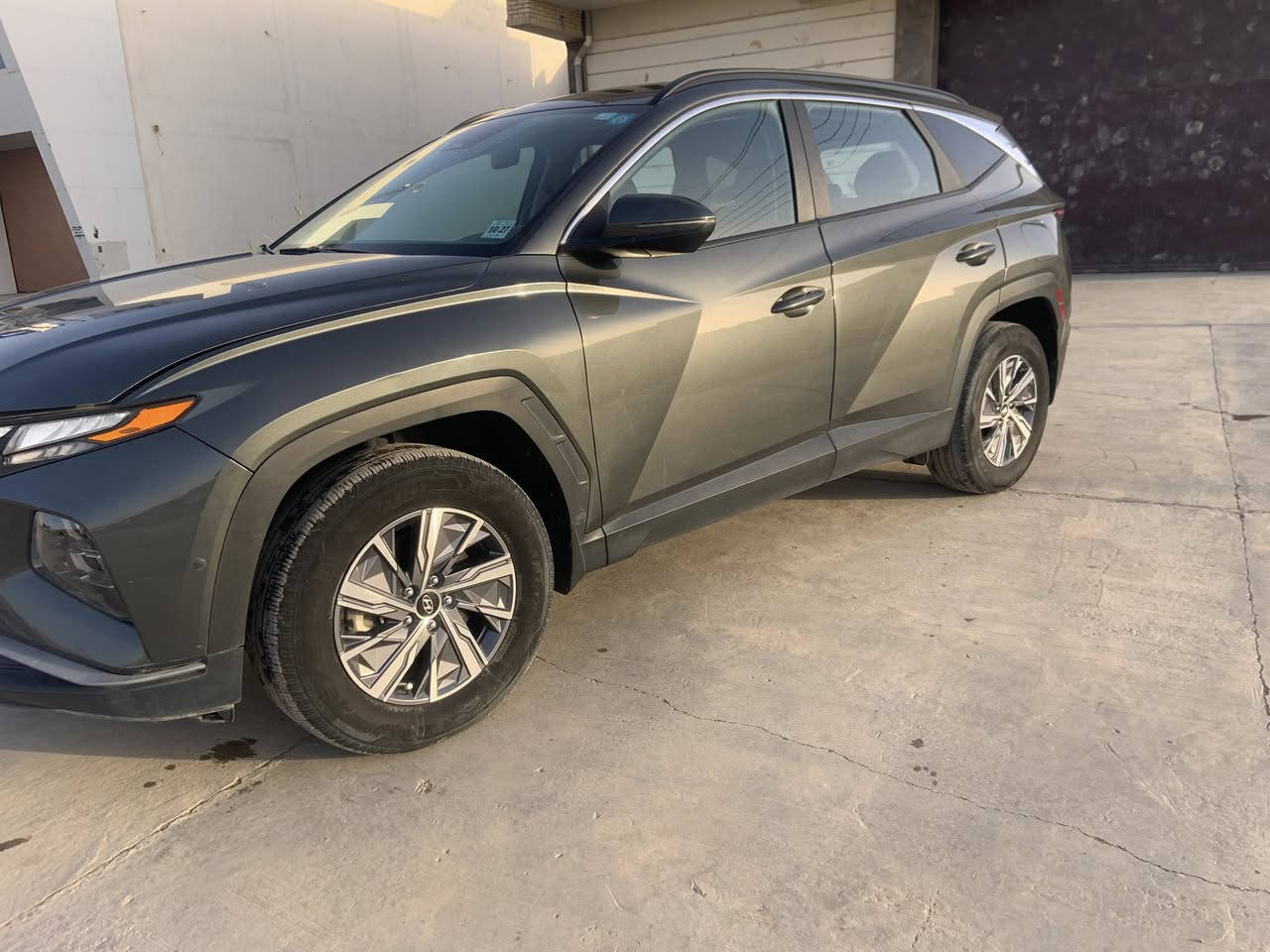 السلام عليكم توسان موديل 2022 ماشيه 20الف السياره بيها بس البنيد فقط مبدل السياره جديده السعر 175 وبيها مجال للطيبين الاتصال عل رقم ***********
