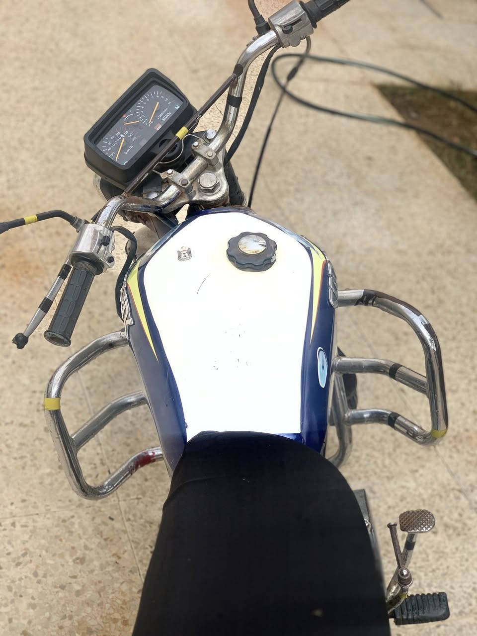 السلام عليكم
للبيع موطور شوفت عينك ما ناقصه بس باتري حتى يشتغلن الكهربائيات وصل 175وما بعت عندك زود تفضل
***********
 ***********واتساب
