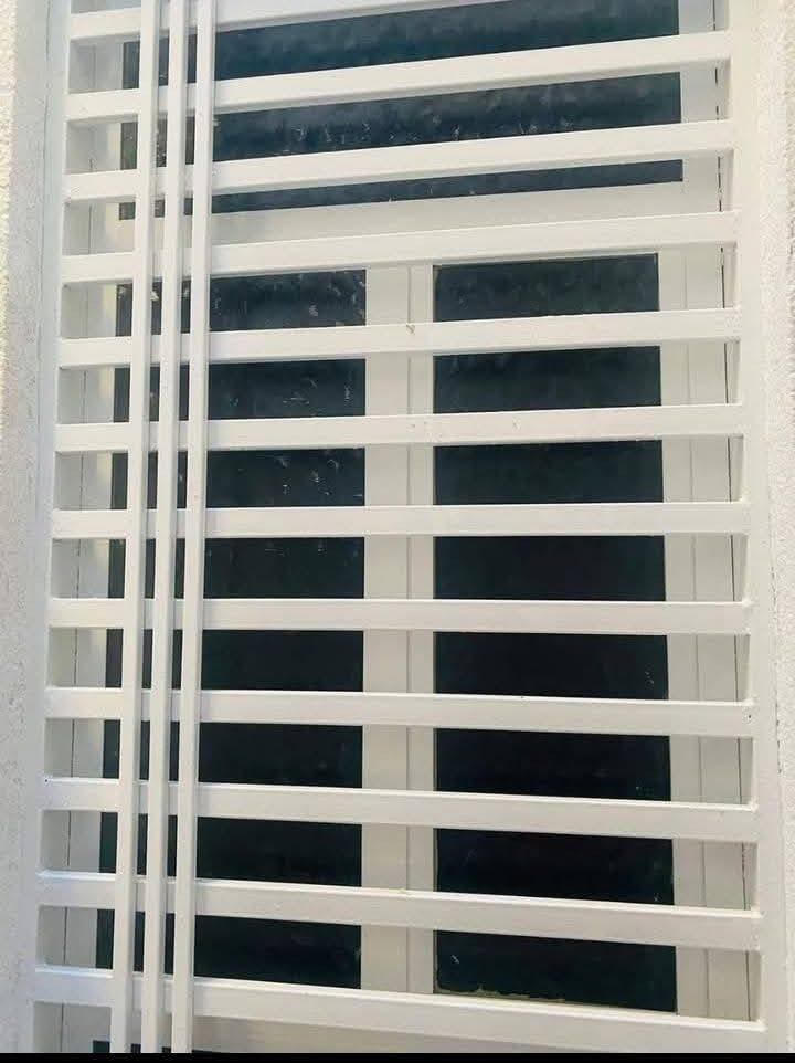 صبغ وتنظيف الشبابيك والابواب وصبغ الجدران بأسعار مناسبة *********** للاتصال +واتساب شغل درجه اولى
