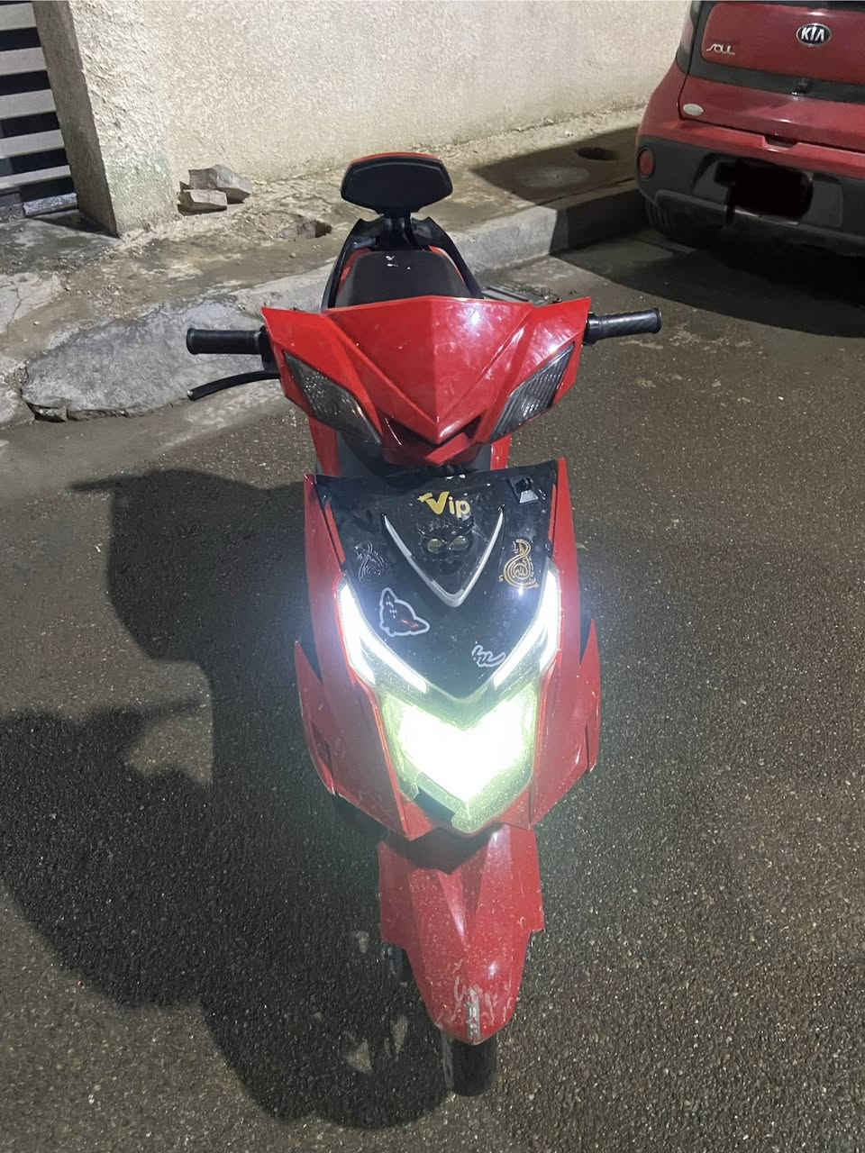 السلام عليكم دراجه سنكس لد شحن عداد الكتروني دبلات دهن هايدروليك ثلاثه نمر كير (R)(D)(P) خمس بطاريات سرعه ٨٠ اضائه بومه صندوق كبير جهاز امبيريه سويجين بصمه كفرات مشخطه شويه و مبينه ب صور دشبولين اشاير عالي ناصي مري يده بريك خلفي حساس و امامي حساس السعر ٥٠٠ وبيها محال للاستفسار ***********
