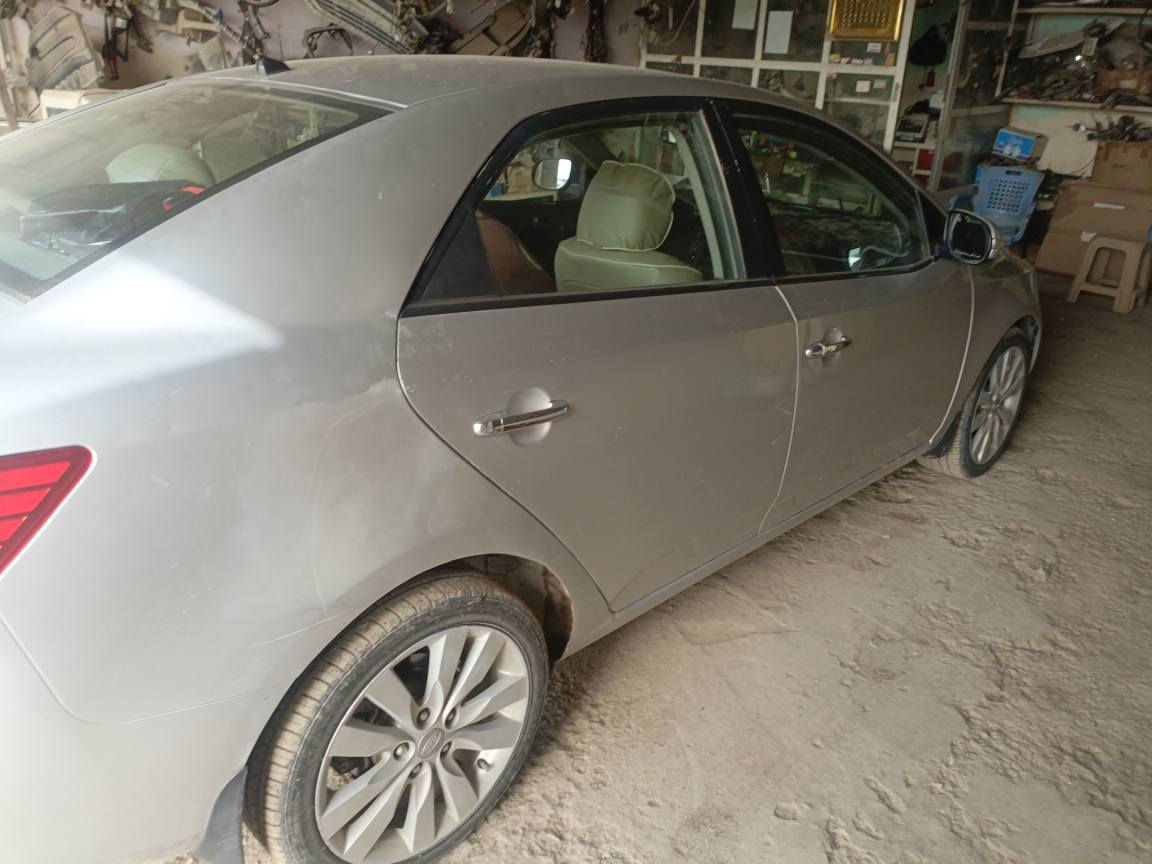 سيراتو2010 خليجي فول فتحه حساس تبريد بيانو داخل جلد بيه  يدلات ستيل وكيل كل 17اربع ويلات دسك ABS مكفوله من الصبغ (عدا صبغ دايرجاملغ خلفي رشه بسيطه ايمن) (وبيه حالوب  بالقماره بالجنطه وقليل بالبنيد )سنويه جديده باسمي صار 20يوم تحويل وهزه تريد تحويل تريد وكاله سعره 105بيه مجال بسيط مكانه حله القاسم *********** حلة, بابل
