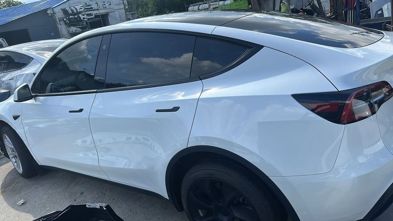 السلام عليكم
تسلا y 2024
رقم بغداد
25 الف ميل  
تك ماطور 
سنوية جديدة 
بدون حادث
***********
