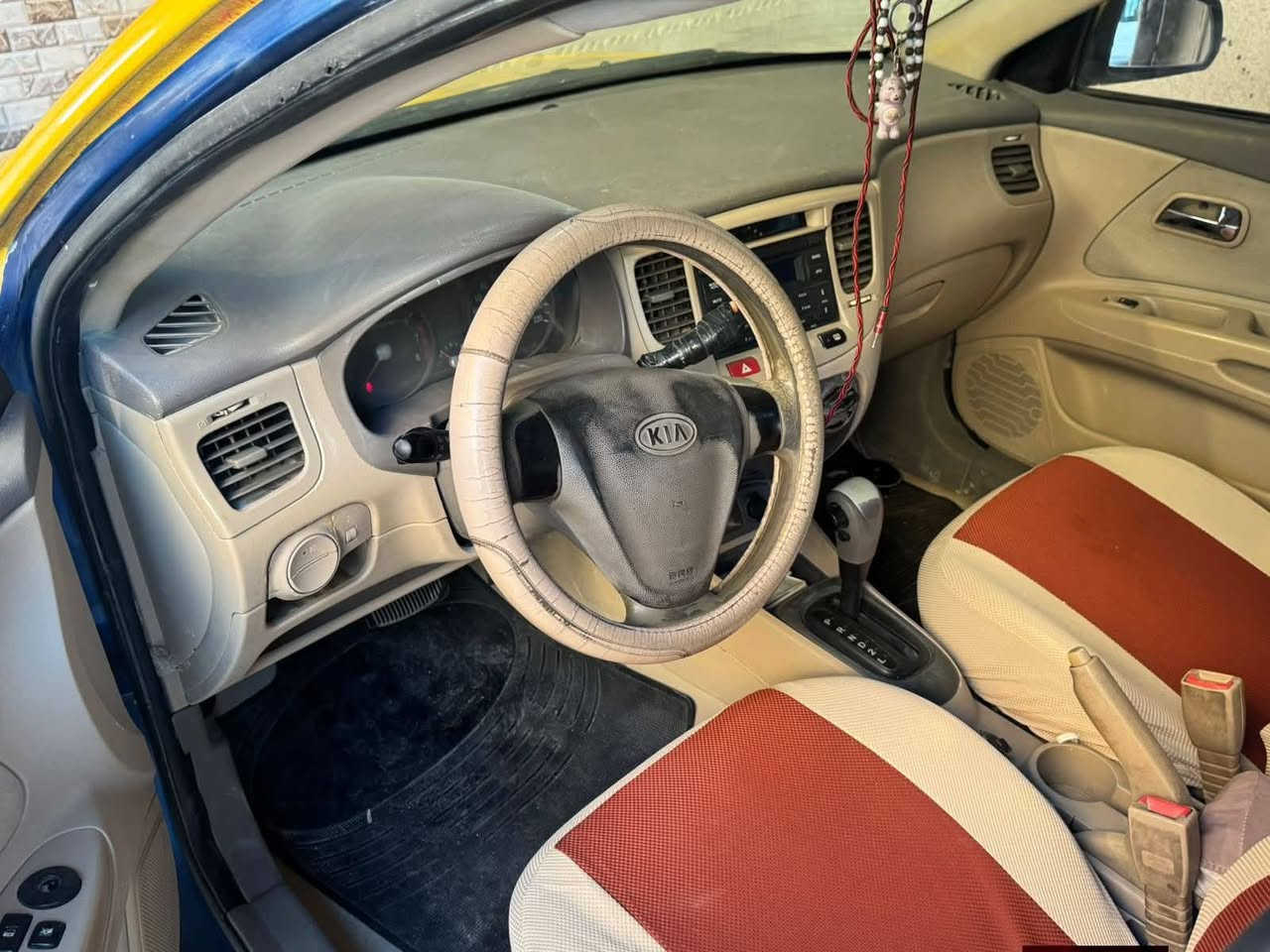 السلام عليكم سياره ريو البيع ٢٠١٠ سياره خليجي كفاله من الضربه مكينه ١٦٠٠ حداديه جديده السعر 72 تصل على هاذه ***********
