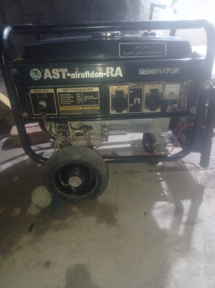 المولد مستخدم قليل بعدة نظيف جاهز فقط عوزه باتري 
ماداخل تصليح ولا مفتوح ابد بس فقط تنظيف الولفات بيدي مشتغلهن  
السعر 300 وبي مجال قليل
العنوان الناصرية قرب جسر الهولندي 
الهاتف . *********** ناصرية, ذي قار
