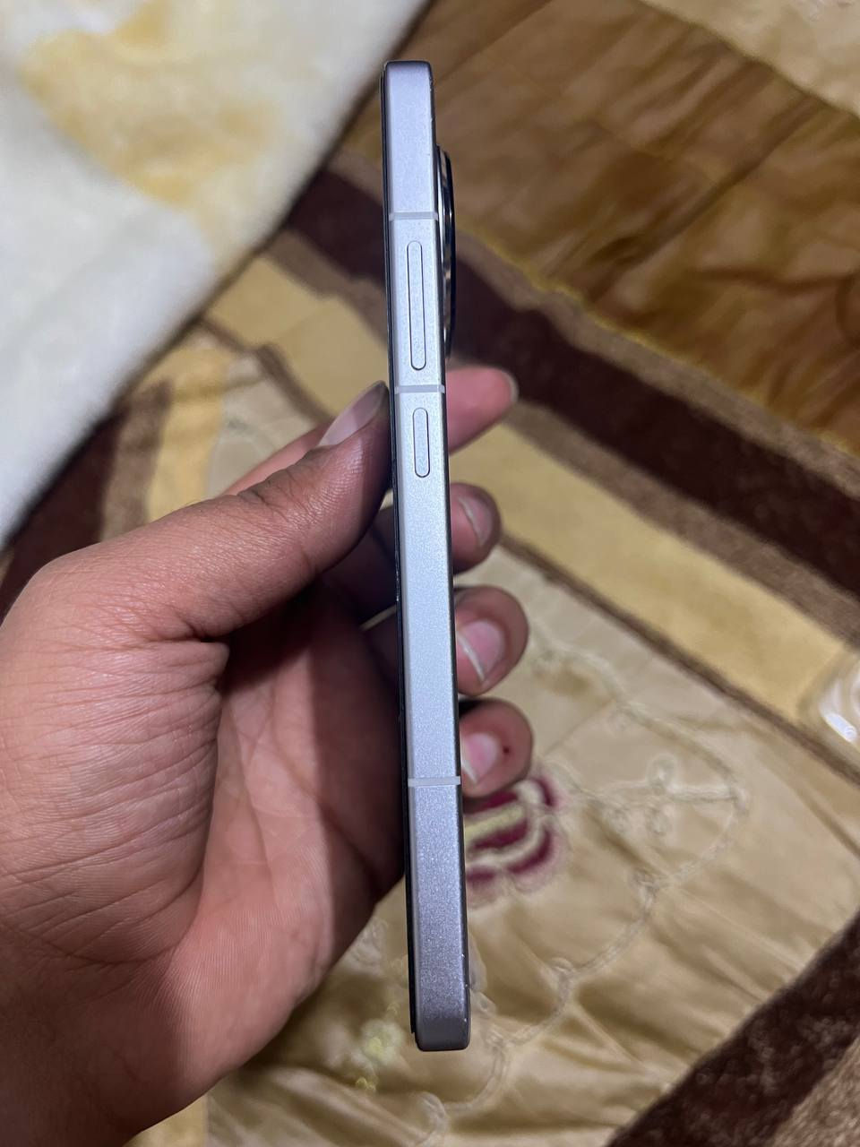 السلام عليكم... بيع فقط 
بوكو اف 7 برو...
كامل ملحقات (علبة + شاحن 90 واط +3كفرات)
مستخدم نظيف 90 ٪... 

بي فقط صدعة بالطرف مال الشاصي ما مأثرة عليه بأي شي...

بطارية 97٪...
مكاني بصرة ابي الخصيب و ماعندي توصيل 
٥٥٠ الف 
***********
