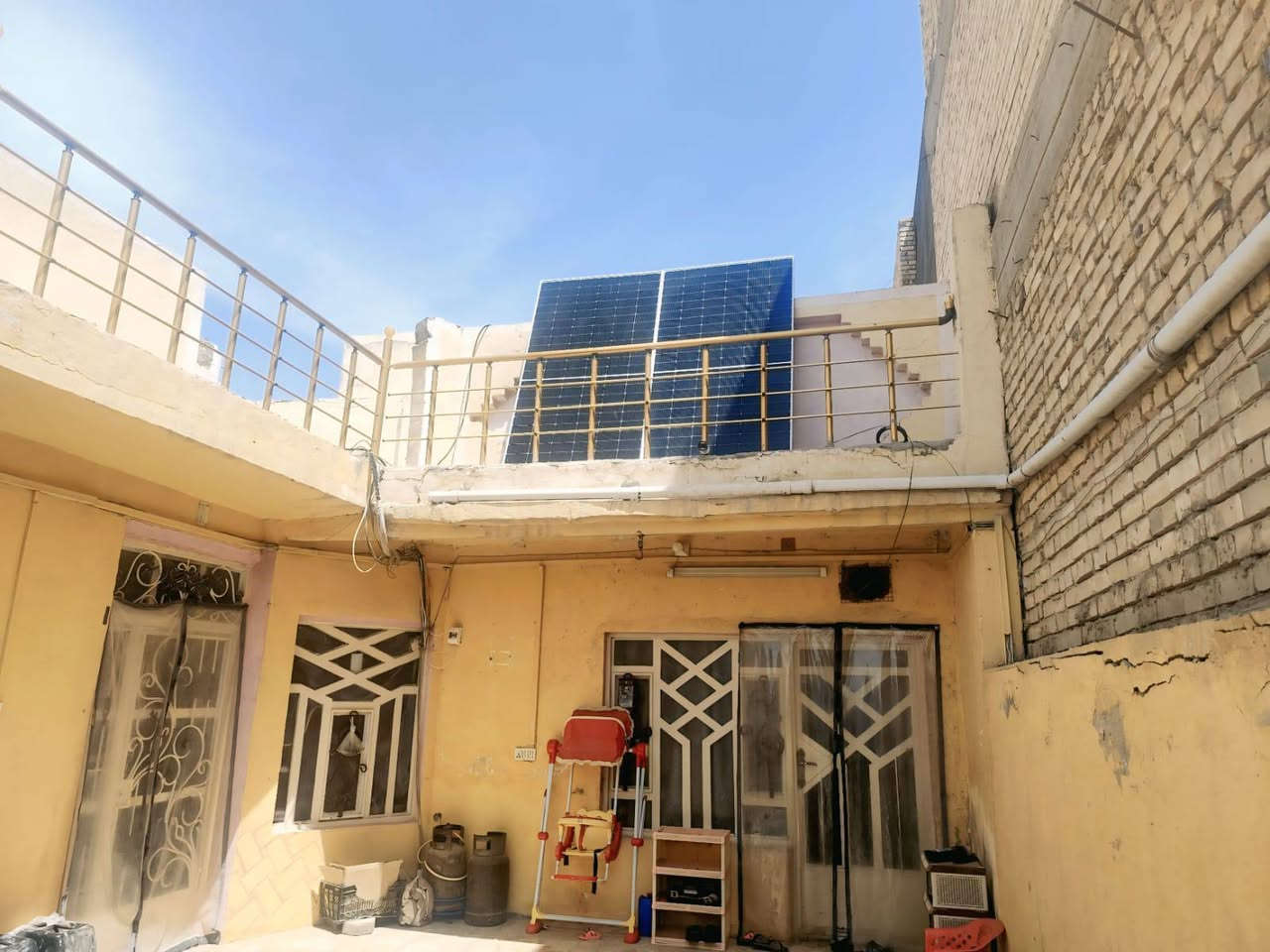 للبيع دار سكنية في حي الجمعية
📍 الموقع: حي الجمعية، خلف مستشفى الألماني، على ساحة حرف (T)، شارع 10.
📐 المساحة: 200 متر مربع.
🏠 مواصفات الدار:
طابقان.
بناء قديم.
4 غرف نوم.
صالة.
مطبخ.
غرفة استقبال.
عدد 2 صحيات
📞 للاستفسار (‏‪***********‬‏)
