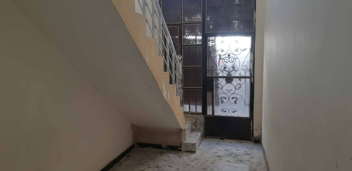 ✅ دار سكني ملك صرف تحويل مباشر للبيع بموقع ممتاز في🏚 ناحية الوحدة 
المثلث الابطال 

✅  مما يوفر سهولة في التنقل وتوفر الخدمات الأساسية. 

مساحه الدار 300
 متر  مساحه  بناء 175 حديث 🏘
وقطعه 125lllمتر


**إذا كنت صاحب هذا الإعلان وتريد حذفه لأي سبب، رجاءا أرسل رسالة إلى الدعم الفني**