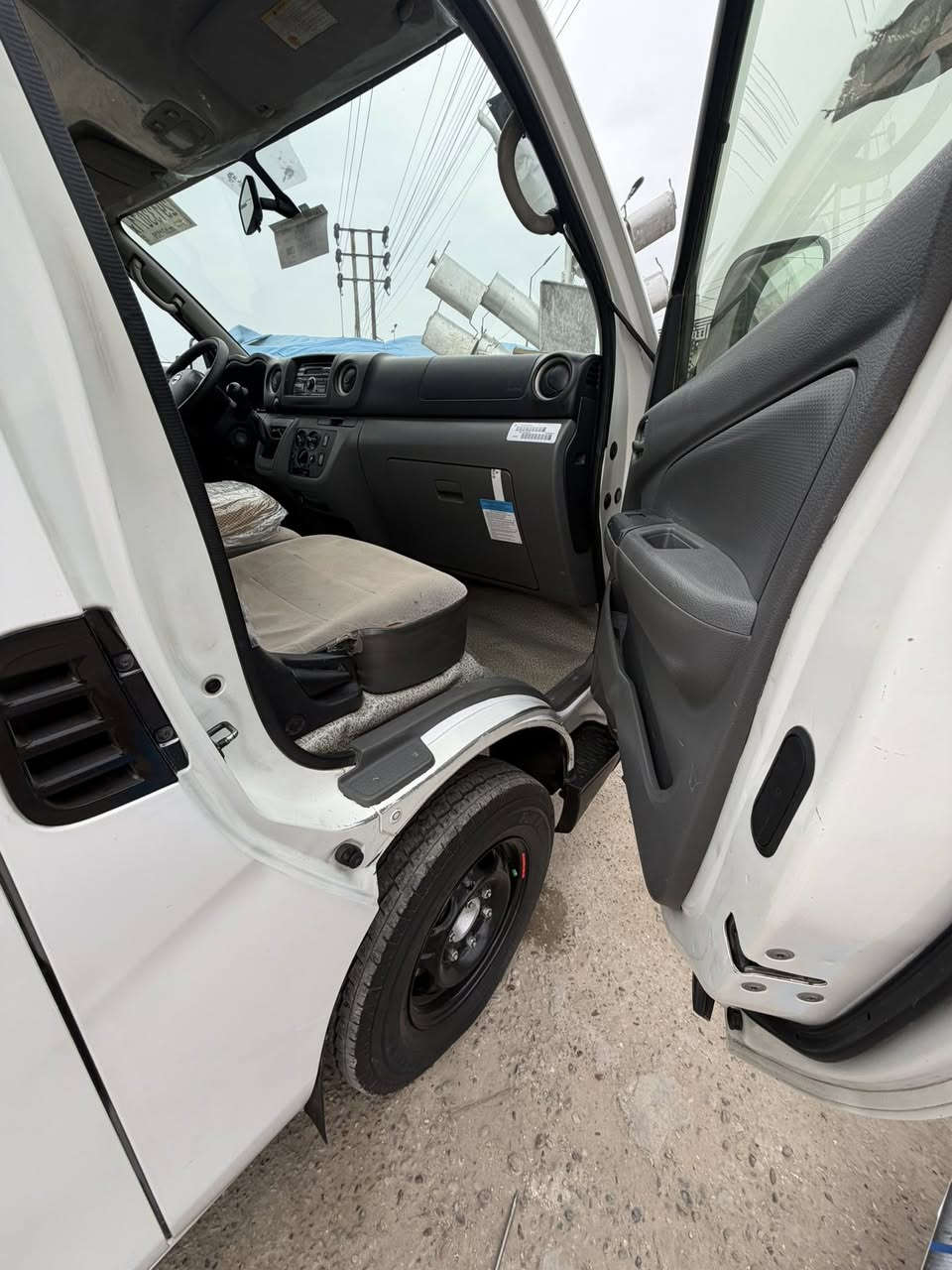 السلام وعليكم نيسان٢٠١٦ سياره جديده كلش لاشخط ولارصعه   فقط صبغ شويه بالجنطه صدر جديد تخم تاير جديد افلاوين متحرك توني شاده يعني سياره جديده بشرط السونر  والتحويل  للستفسار ***********  بغداد
