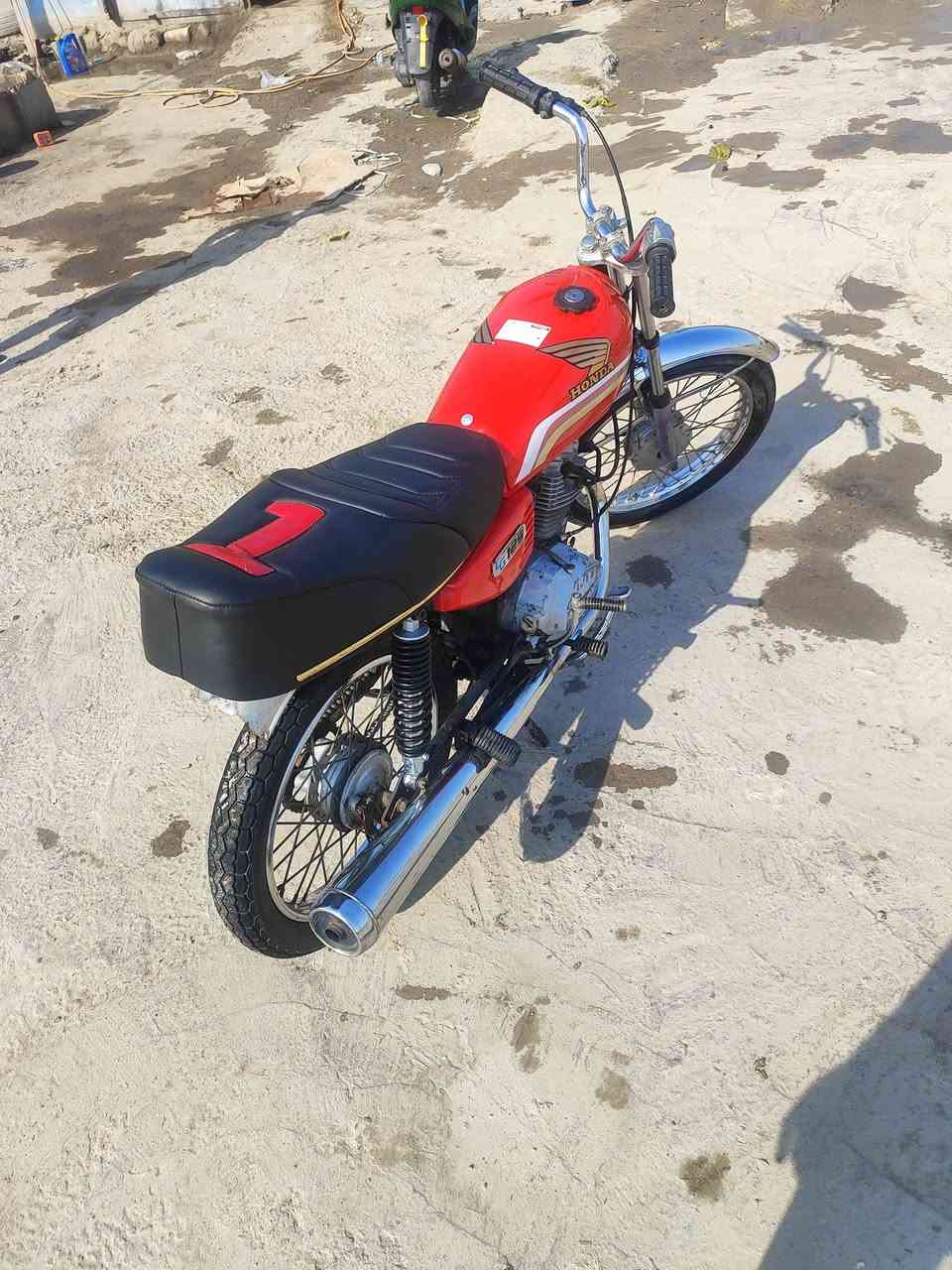 السلام عليكم دراجه للبيع كلك
مكاني/حله ابو غرق 
السعر ب300وبيه مجال
رقمي ***********
