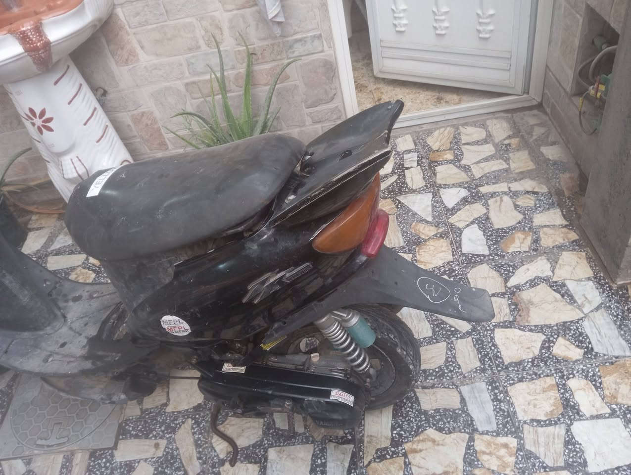 السلام عليكم
دراجه عصفورين طافيه 
سعر 80وبيهه مجال مكاني شعب 
***********
