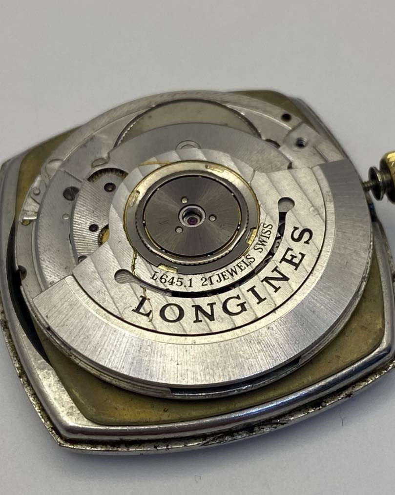 LONGINES 
اوتوماتيك 
نظافة مقبولة او جيدة 
سير لونجين صناعي 
بوك لونجين


**إذا كنت صاحب هذا الإعلان وتريد حذفه لأي سبب، رجاءا أرسل رسالة إلى الدعم الفني**