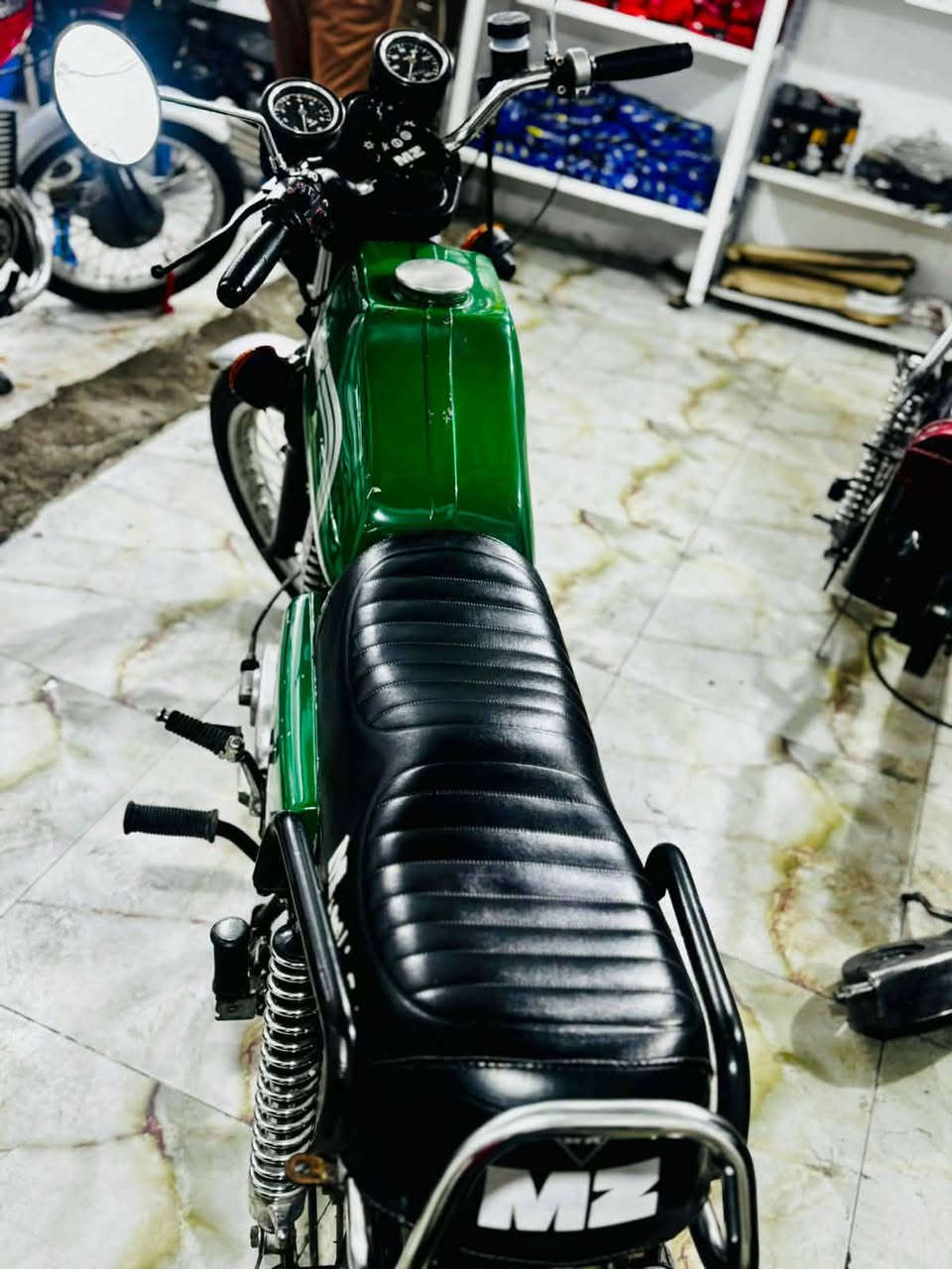 سلام عليكم من رخصت مدير الكروب المحترم دراجه Mz82 للبيع كصه ثنين 2 لحين بل خشم فقط اي نقص مابيها الاستفسار ***********
