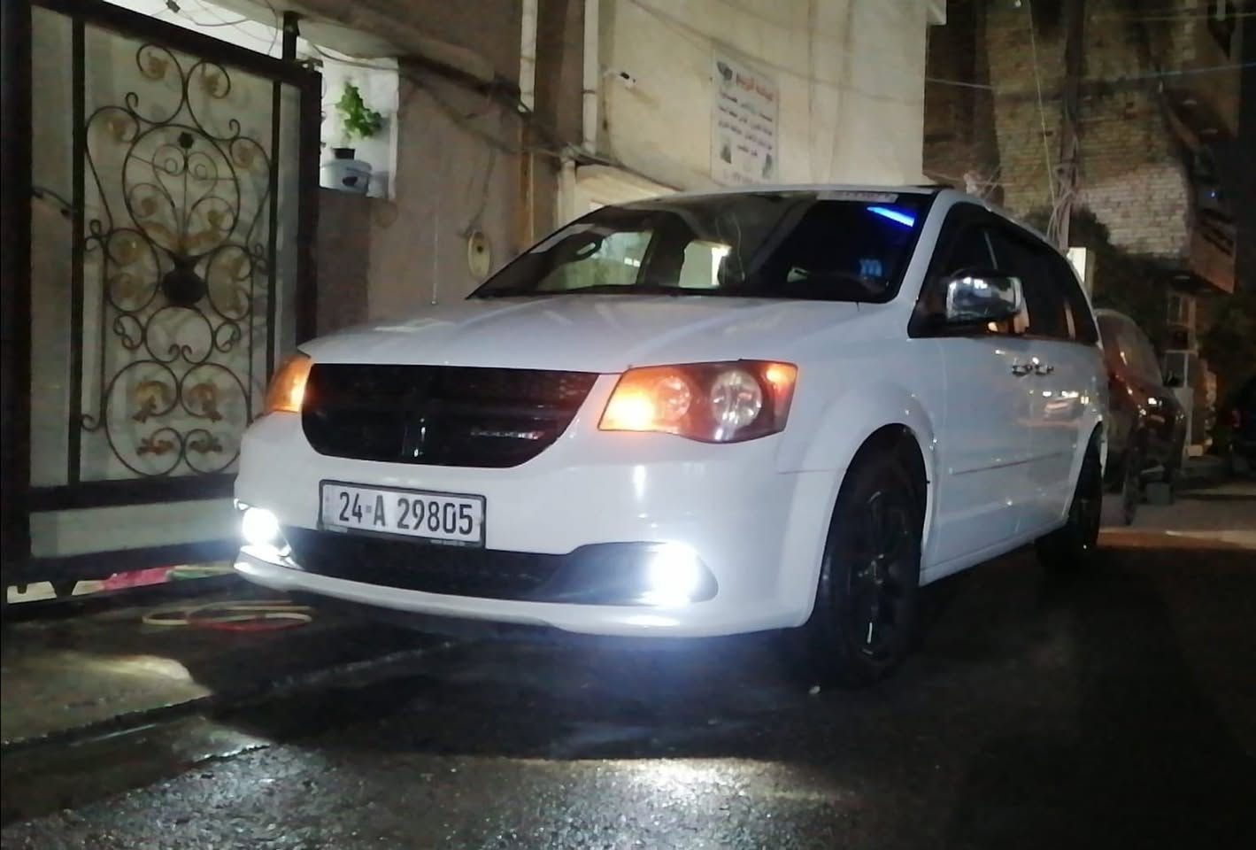 للبيع دوج كرفان ٢٠١٤ RT فول مواصفات تخم تاير حجم ١٧ وبل كب اسود باتري جديد محرك وكير جدد مال كصه ٢٠١٩ تبريد ثلج حماوه نص بعز الصيف مروحه اضافيه داخل اسود ملكي كشنات منفصله جلد تدفئه بل كشنات ولستيرن بردات بلاديه فرس بل سقف فرس ارضى مع نشره بلديه تحكم ستيرن جهتين تدفئه وبل مري تبريد بيانو منضومه زنون شاشه عطلات كتلوك الشركه بعده بيها رقم دهوك جديد بسمي شرط التحويل ضررها الباب وره السياق طخه بصيطه سونار بيها بوب كهرباء صندوق كهرباء تشغيل عن بعد
السياره بيها منضومة غاز 
السعر ١٥٨ 
العنوان بغداد الاعضمية 
***********
