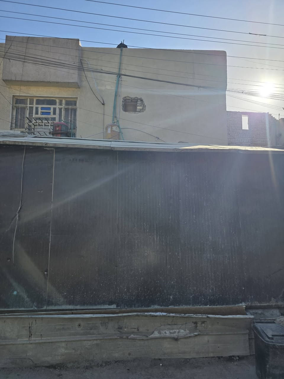 السلام عليكم 40متر للبيع وجهين عله شارعين واقع حال للستفسار اتصل عل الرقم *********** مكلف
