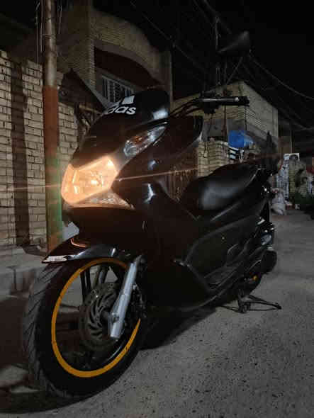 سلام عليكم دراجه بيسي اكس جيل اول البيع 
مكينه 125 دراجه نضيفه وحلوه  بدون اوراق 
اكفله من سرقه سعر 1100 وبيه مجال مكاني 
بغداد الشعب رقم‪***********
