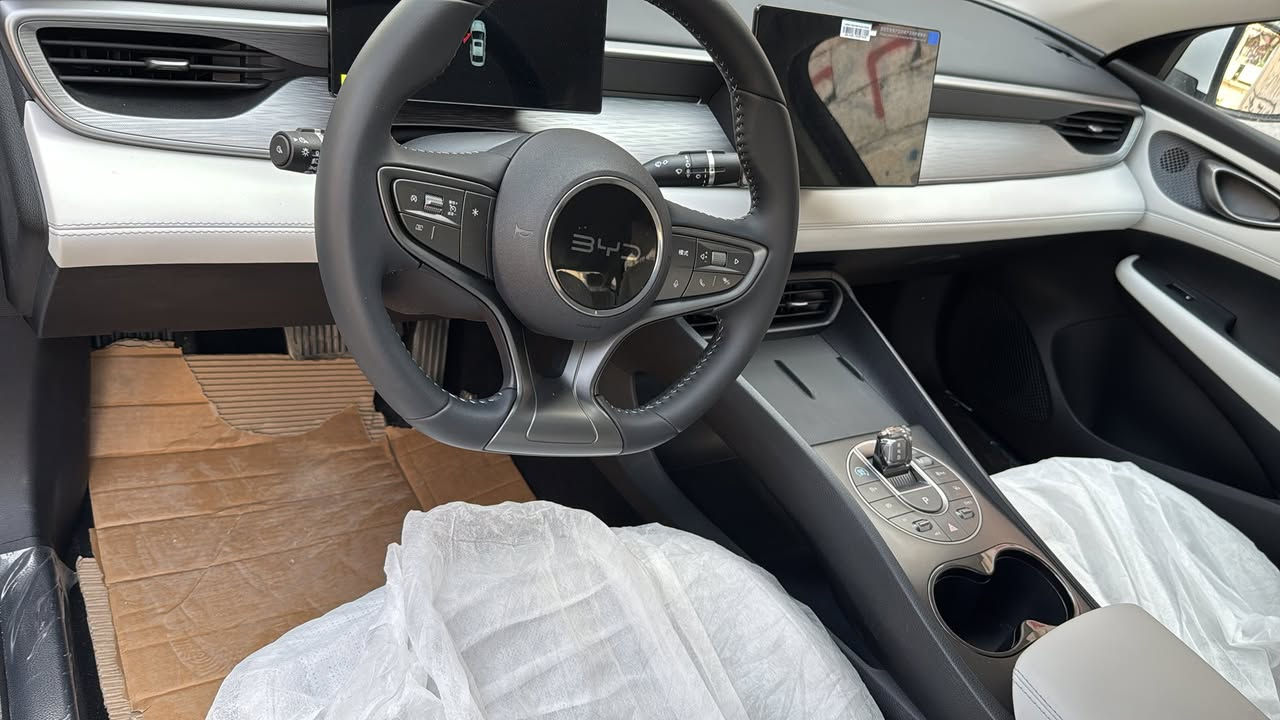 السلام عليكم للبيع سيارة BYD سيل 5  زيرو موديل 2025 مرقم  بغداد باسمي داخل ابيض تحويل ثاني يوم السعر 19 مليون و 300 الف دينار متواجد في بغداد اليرموك شارع المسبح 4 شوارع للاستفسار الاتصال على الرقم ***********
