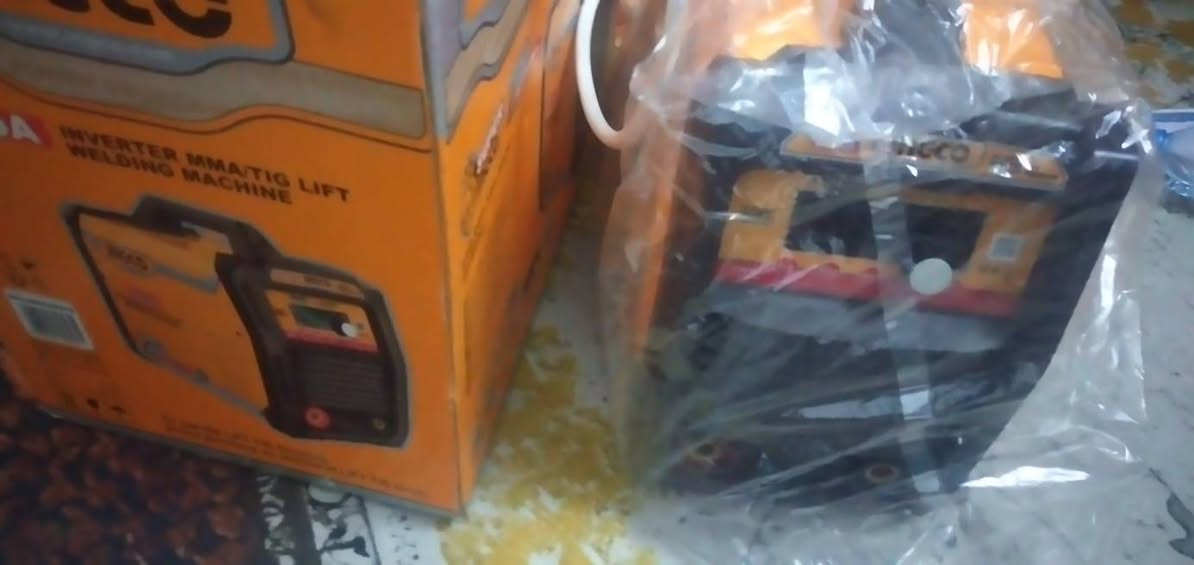 الغراض جديدة مستخدمها مرة وحدة سعرها ٣٠٠ قفل الف ديار ما اطيح كلفتني ٤٥٥ الف


**إذا كنت صاحب هذا الإعلان وتريد حذفه لأي سبب، رجاءا أرسل رسالة إلى الدعم الفني**