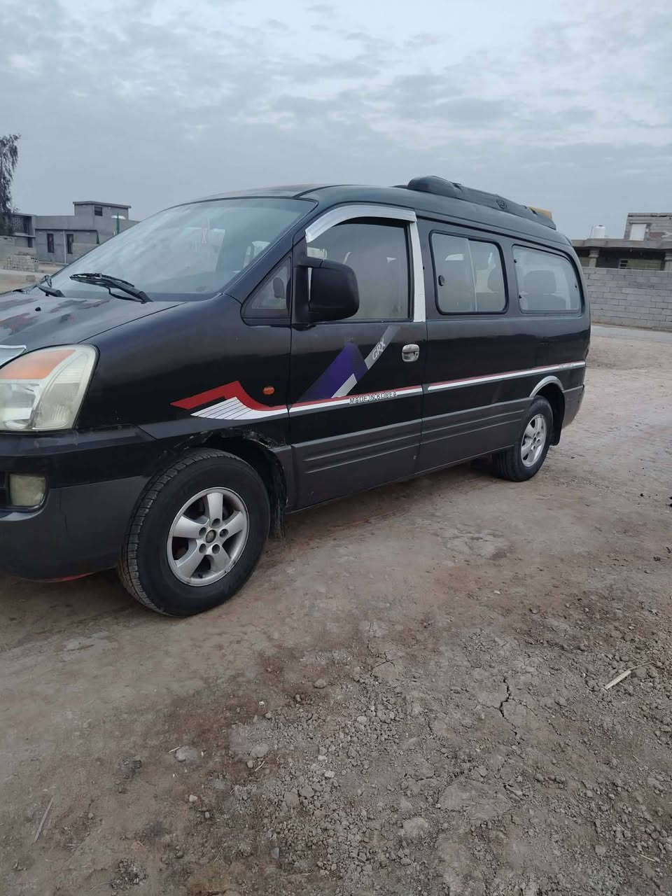 عليكم ستاركس 2007 رقم انكليزي بسمي مصفره هيئه وغرامات  گشر مكفول من صبغ وتبديل گير ومحرك وحداديه تخم تاير دوشمه كهربائيات كله عشرط السعر 70وبيه مجال الاتصال عرق*********** واسط الحفرية
